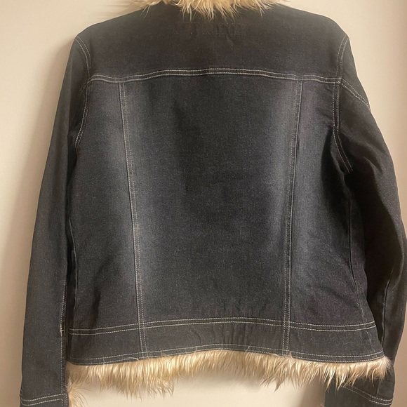 Billabong Women’s Jeans Jacket, Small, Color black denim, with fake fur trim EUC - Picture 3 of 16